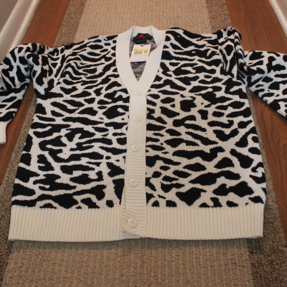 Jordan Cardigan Long Sleeve Shirt Nike Black Hat Nike White Socks